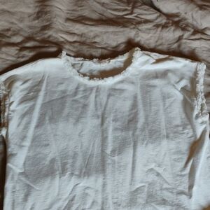 Vince Camuto White Frayed Short Sleeve Top